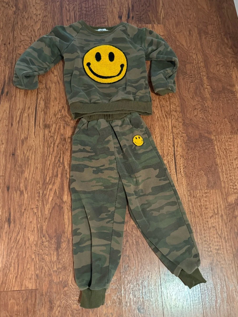 Lola + the Boys Boys Camo Smiley Set